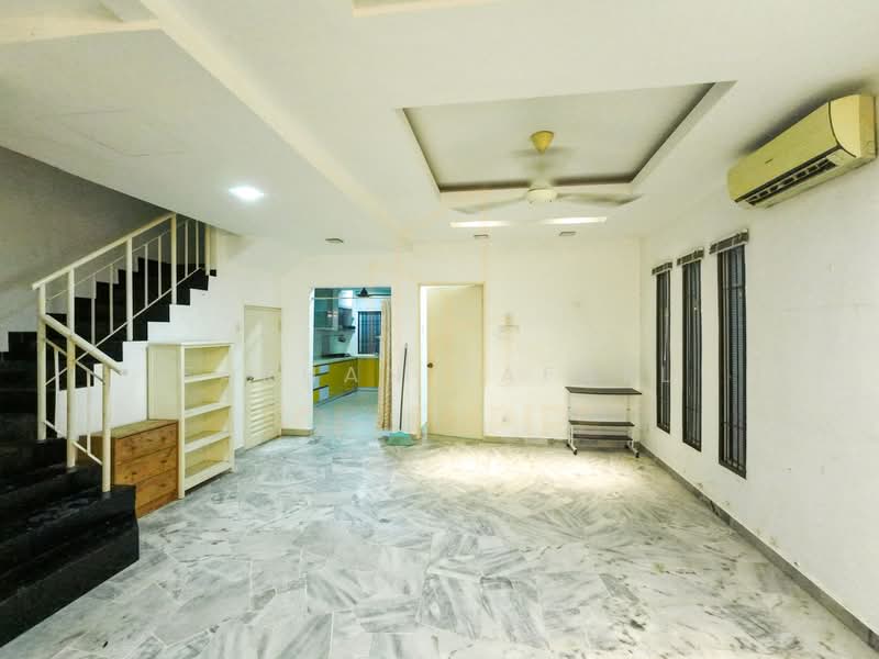 Rumah Teres untuk Dijual di Usj 13 (Subang Jaya) - Farhan Rafael - Living Room - PropertyGuru.com.my