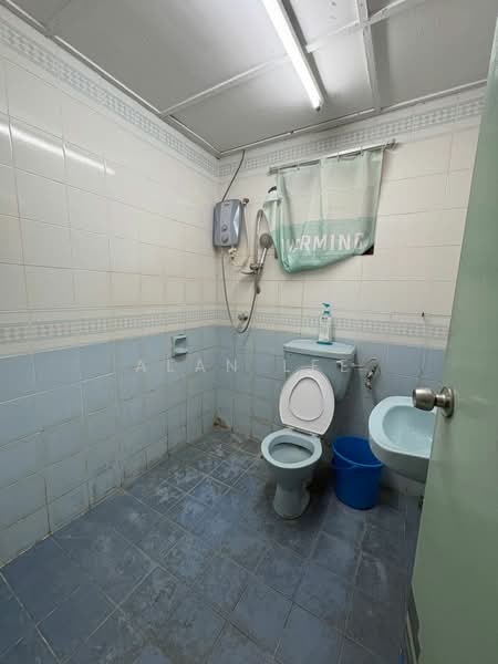 Condominium for Sale at Cypress Condominium - Alan Lee - Bathroom - PropertyGuru.com.my