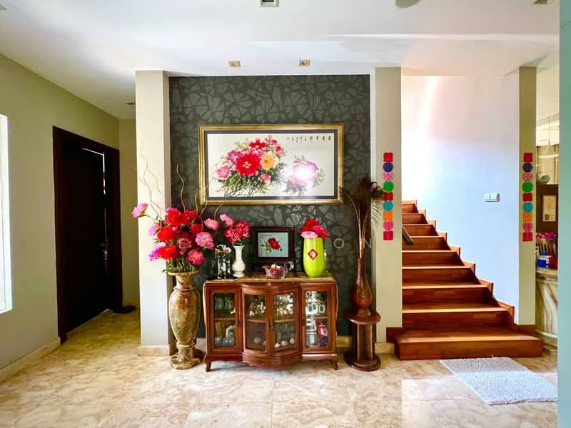 Bungalow House for Sale in Bukit Rahman Putra (Sungai Buloh) - Peggy Yong - Entrance - PropertyGuru.com.my