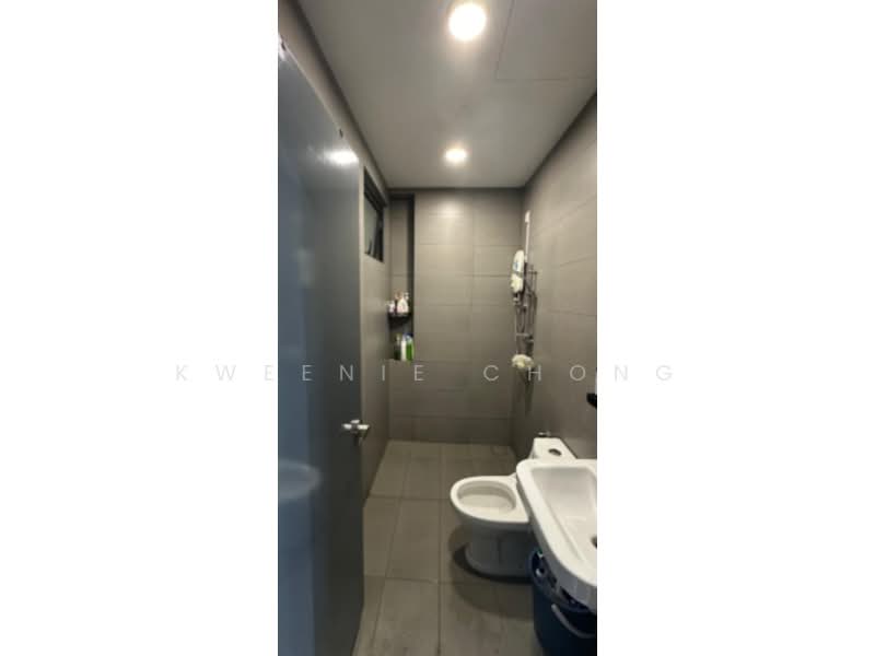 Kondominium untuk Dijual di The Hermington - Kweenie Chong - Bathroom - PropertyGuru.com.my