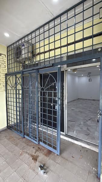 Rumah Teres 1 Tingkat untuk Dijual di Taman Desa Jasmin (Nilai) - Xavier Lim - Living Room - PropertyGuru.com.my