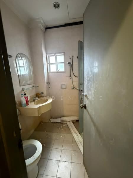 2-storey Terraced House for Sale in Taman Overseas Union (Taman Oug) (Jalan Klang Lama (Old Klang Road)) - Jayden Yee - Bathroom - PropertyGuru.com.my