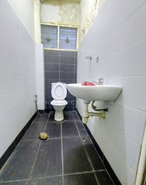 2-storey Terraced House for Sale in Taman Kesuma (Ampang) - Jenny Choong - Bathroom - PropertyGuru.com.my