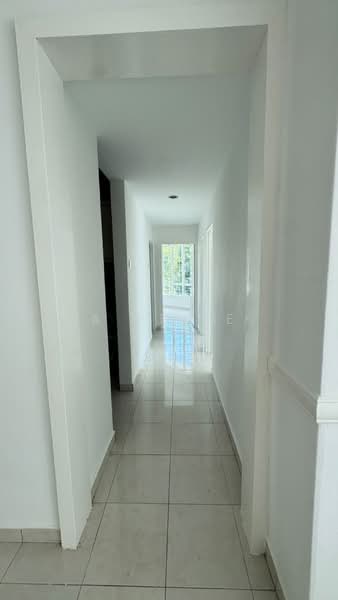 Kondominium untuk Dijual di Regency Heights Condo - A Ee Ee - Corridor - PropertyGuru.com.my