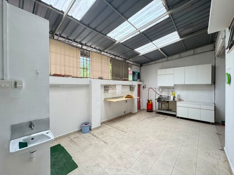 Rumah Teres 2 Tingkat untuk Dijual di Taman Puteri Wangsa (Ulu Tiram) - Grace Ng - Kitchen - PropertyGuru.com.my