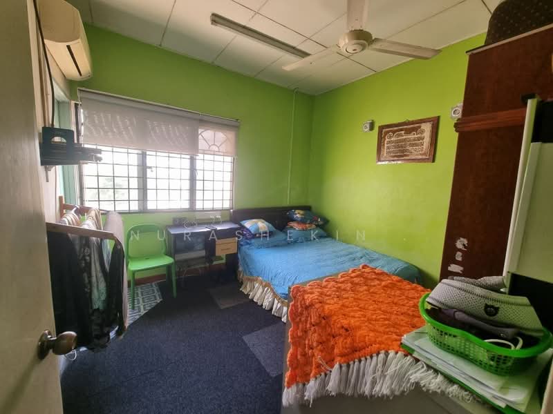2-storey Terraced House for Sale in Taman Seri Bahagia (Cheras) - Nurashekin . - Bedroom - PropertyGuru.com.my