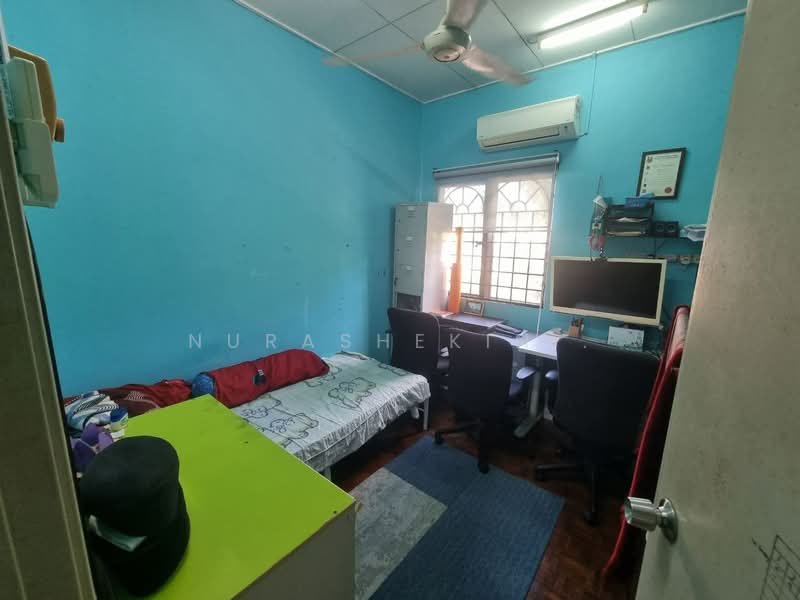 2-storey Terraced House for Sale in Taman Seri Bahagia (Cheras) - Nurashekin . - Bedroom - PropertyGuru.com.my