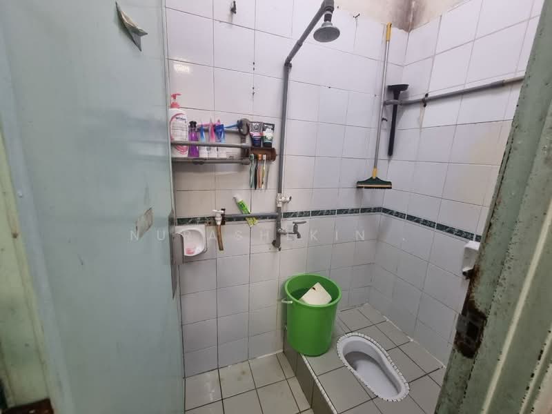 2-storey Terraced House for Sale in Taman Seri Bahagia (Cheras) - Nurashekin . - Bathroom - PropertyGuru.com.my