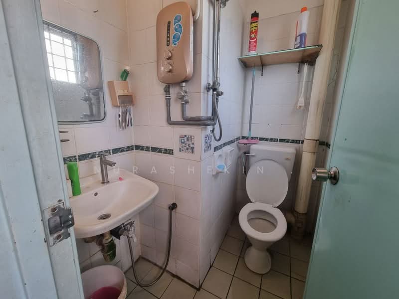 2-storey Terraced House for Sale in Taman Seri Bahagia (Cheras) - Nurashekin . - Bathroom - PropertyGuru.com.my