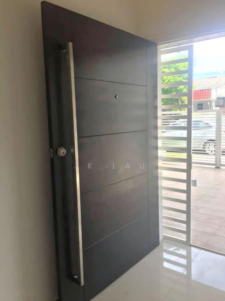 1-storey Terraced House for Sale in Bandar Kinrara (Selangor) - JK Lau - Entrance - PropertyGuru.com.my