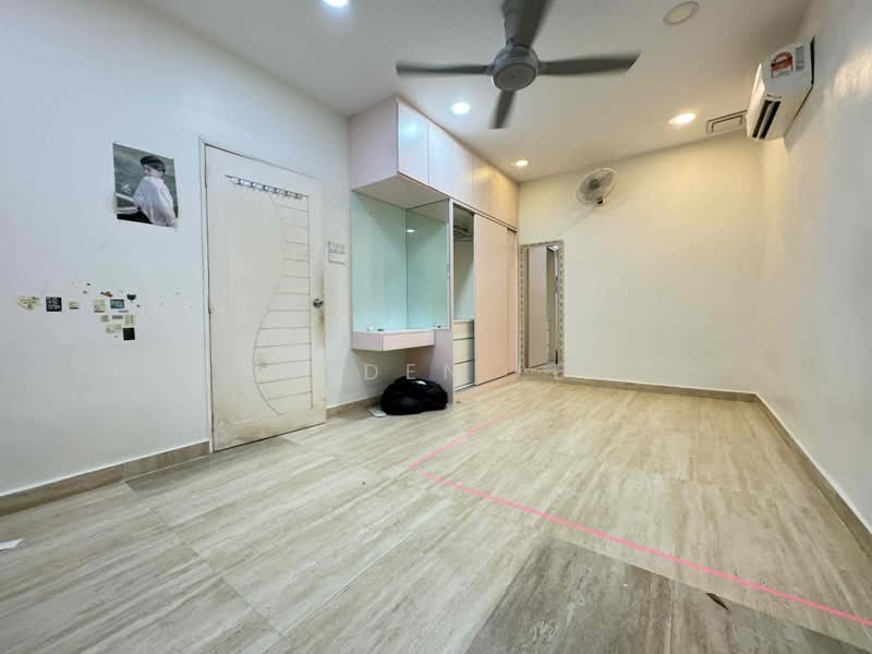 Rumah Teres 2-Tingkat untuk Dijual di Taman Wawasan (Puchong) - Jayden Lee - Bedroom - PropertyGuru.com.my