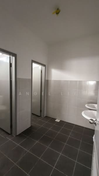 Semi-D Factory for Rent in Kulai (Johor) - Angel Lee - Bathroom - PropertyGuru.com.my