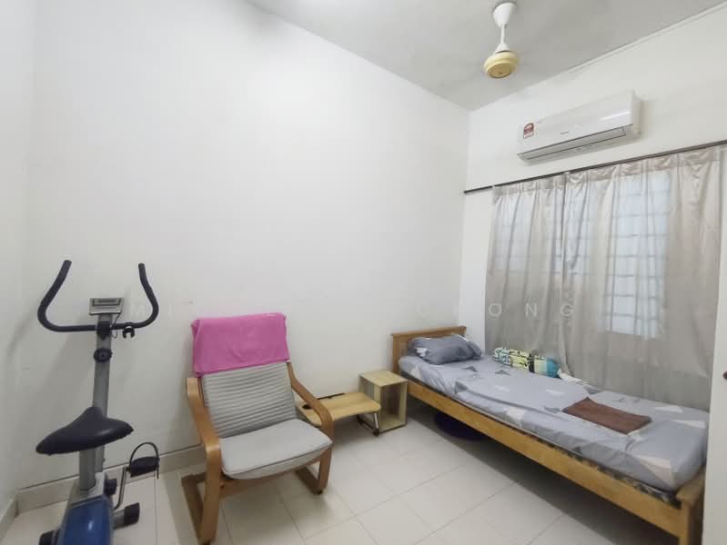 2-storey Terraced House for Sale in Denai Alam (Shah Alam) - Michelle Chong - Guest room - PropertyGuru.com.my