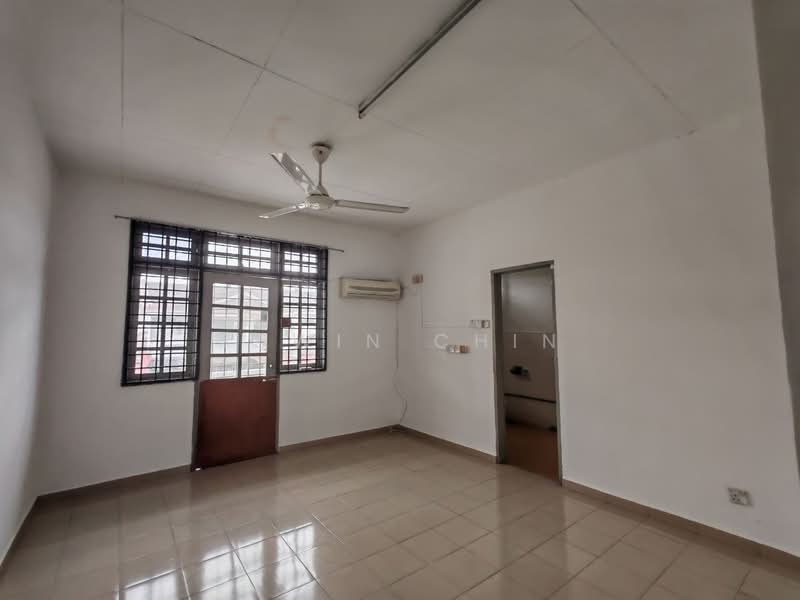 2-storey Terraced House for Sale in Butterworth (Penang) - Edwin Chin - Living Room - PropertyGuru.com.my