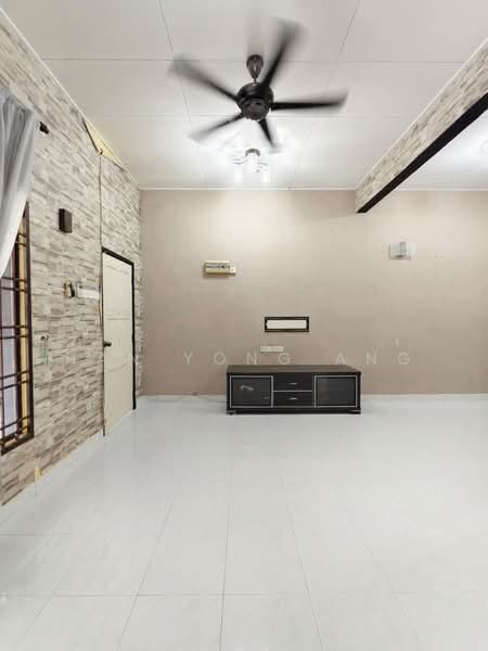 1-storey Terraced House for Sale in Taman Seri Austin (Tebrau) - Han Yong Ang - Living Room - PropertyGuru.com.my
