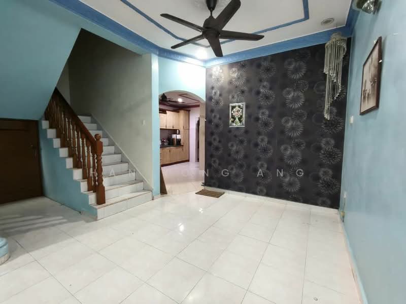 Rumah Teres 2 Tingkat untuk Dijual di Taman Pulai Utama (Skudai) - Han Yong Ang - Living Room - PropertyGuru.com.my