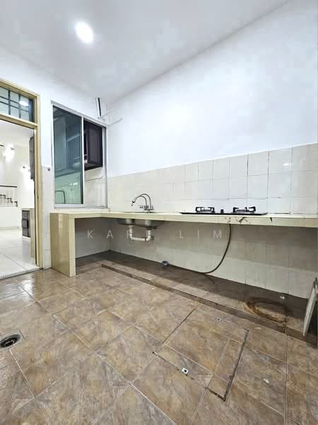 1.5-storey Terraced House for Sale in Taman Impian Emas (Skudai) - Karl Lim - Kitchen - PropertyGuru.com.my