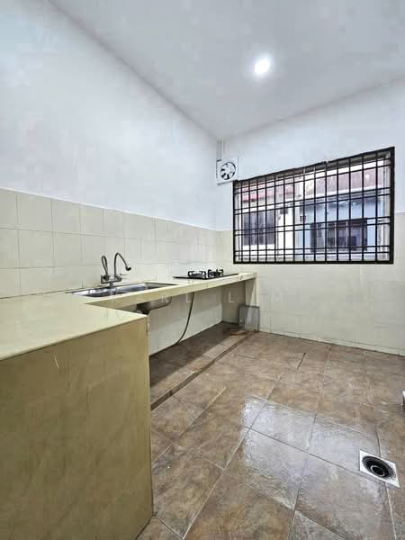 1.5-storey Terraced House for Sale in Taman Impian Emas (Skudai) - Karl Lim - Kitchen - PropertyGuru.com.my