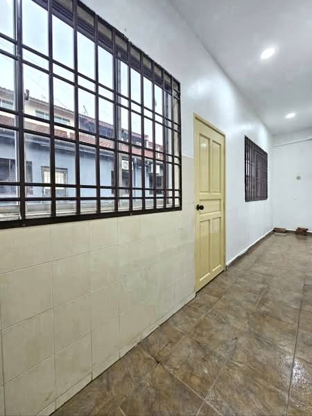 1.5-storey Terraced House for Sale in Taman Impian Emas (Skudai) - Karl Lim - Corridor - PropertyGuru.com.my