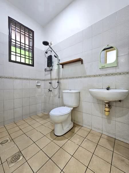 1.5-storey Terraced House for Sale in Taman Impian Emas (Skudai) - Karl Lim - Bathroom - PropertyGuru.com.my