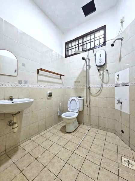 1.5-storey Terraced House for Sale in Taman Impian Emas (Skudai) - Karl Lim - Bathroom - PropertyGuru.com.my