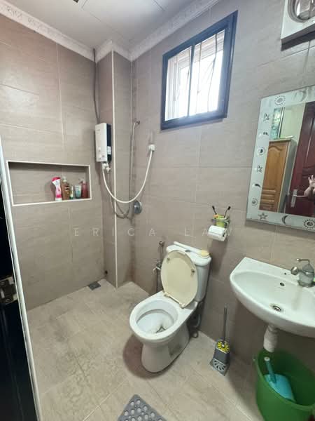 Rumah Berkembar untuk Dijual di Taman Naga Emas (Salak South) - Erica Law - Bathroom - PropertyGuru.com.my