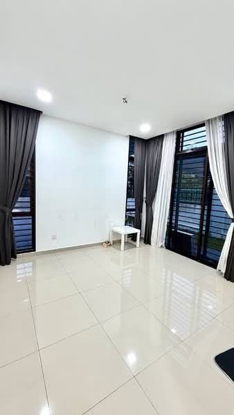 Rumah Kluster untuk Dijual di Kota Masai (Pasir Gudang) - Ee Fong Toh - Living Room - PropertyGuru.com.my