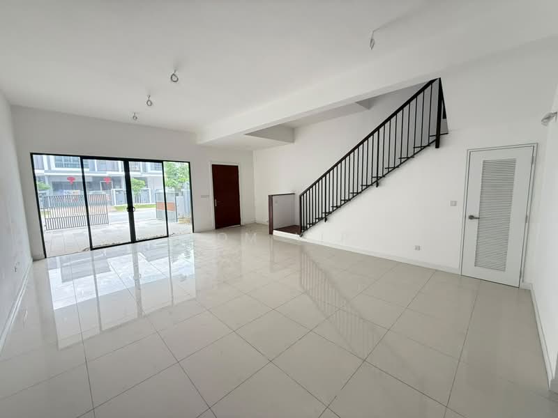 2-storey Terraced House for Sale in Sungai Buloh (Selangor) - Tom Yip - Living Room - PropertyGuru.com.my