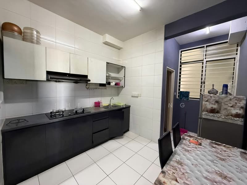 Apartment for Rent at Sky Garden Residences - Shereen Wong - Kitchen - PropertyGuru.com.my