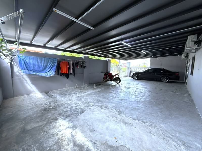 Rumah Berkembar untuk Dijual di Taman Abad (Johor Bahru) - Karl Lim - Car Park - PropertyGuru.com.my