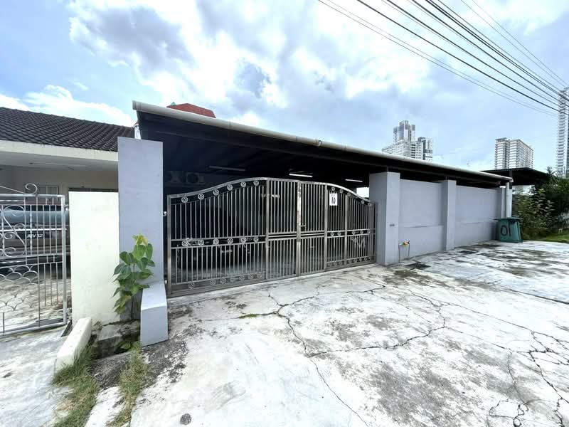 Rumah Berkembar untuk Dijual di Taman Abad (Johor Bahru) - Karl Lim - Exterior - PropertyGuru.com.my