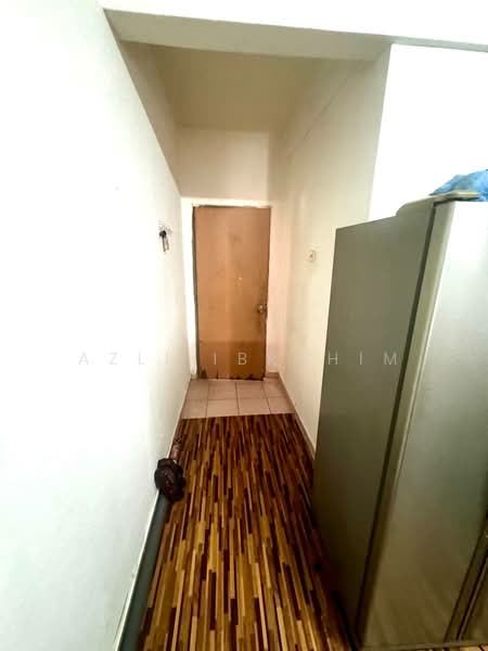 Pangsapuri untuk Dijual di Sri Ros Apartment - Azli Ibrahim - Corridor - PropertyGuru.com.my