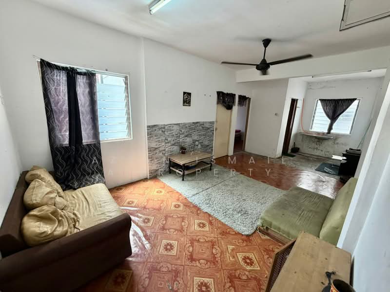 Flat for Sale at Pangsapuri Nuri - Azlan Ismail aiproperty - Living Room - PropertyGuru.com.my
