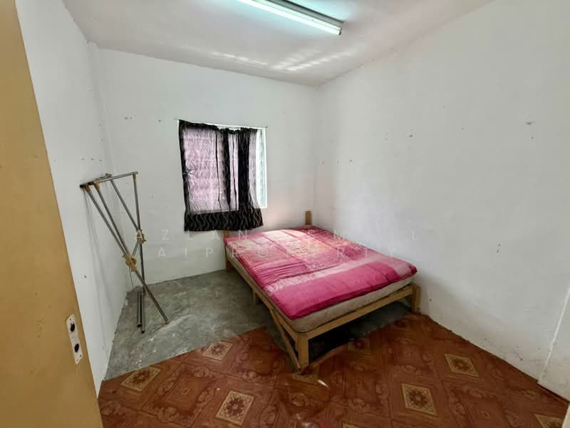 Flat for Sale at Pangsapuri Nuri - Azlan Ismail aiproperty - Bedroom - PropertyGuru.com.my