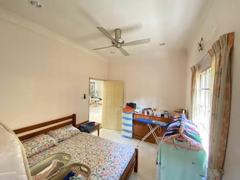 Bungalow for Sale in Bandar Country Homes (Rawang) - Tom Yip - Bedroom - PropertyGuru.com.my