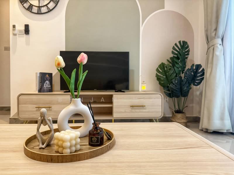 Servis Apartment untuk Disewa di R&F Princess Cove Phase 1 - Benjamin Oh - Living Room - PropertyGuru.com.my
