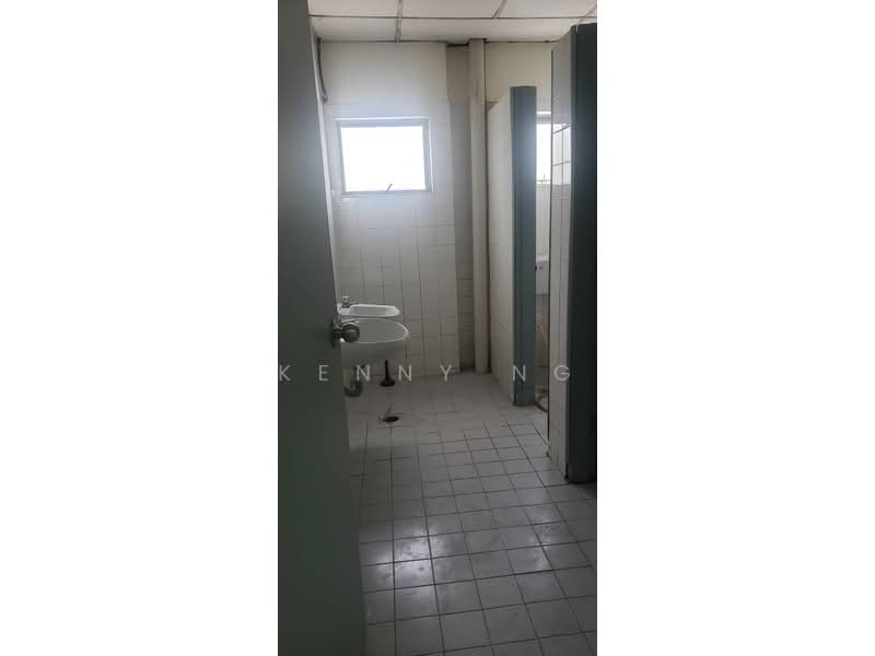 Factory for Rent in Kampung Bukit Kemuning (Shah Alam) - Kenny Ng - Bathroom - PropertyGuru.com.my