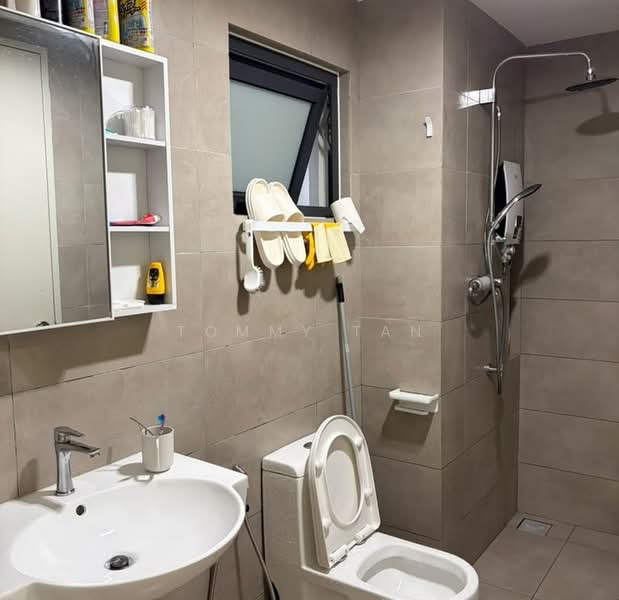 Servis Apartment untuk Disewa di Savio @ Riana Dutamas - TOMMY TAN - Bathroom - PropertyGuru.com.my