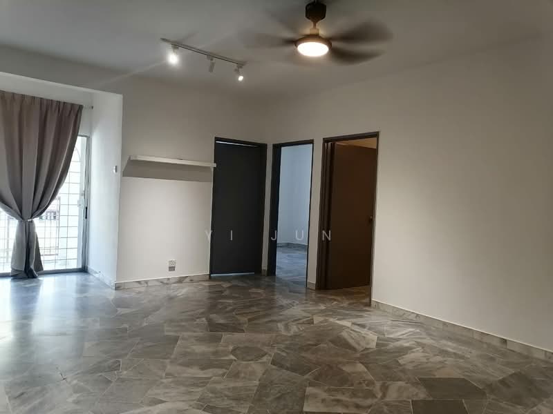 Pangsapuri untuk Disewa di Sri Anggerik 2 - Yi Jun - Living Room - PropertyGuru.com.my