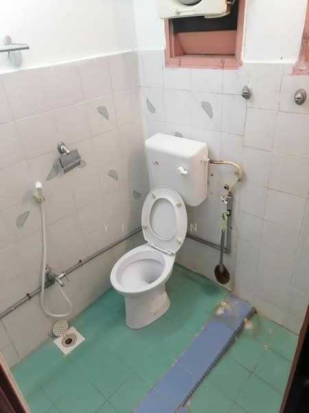 Pangsapuri untuk Disewa di Sri Anggerik 2 - Yi Jun - Bathroom - PropertyGuru.com.my