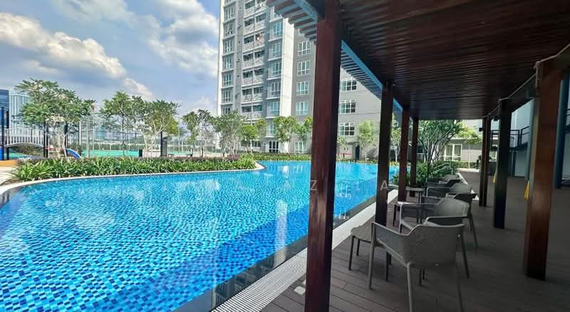Servis Apartment untuk Dijual di 121 Residences - Lisa Azila - Pool - PropertyGuru.com.my