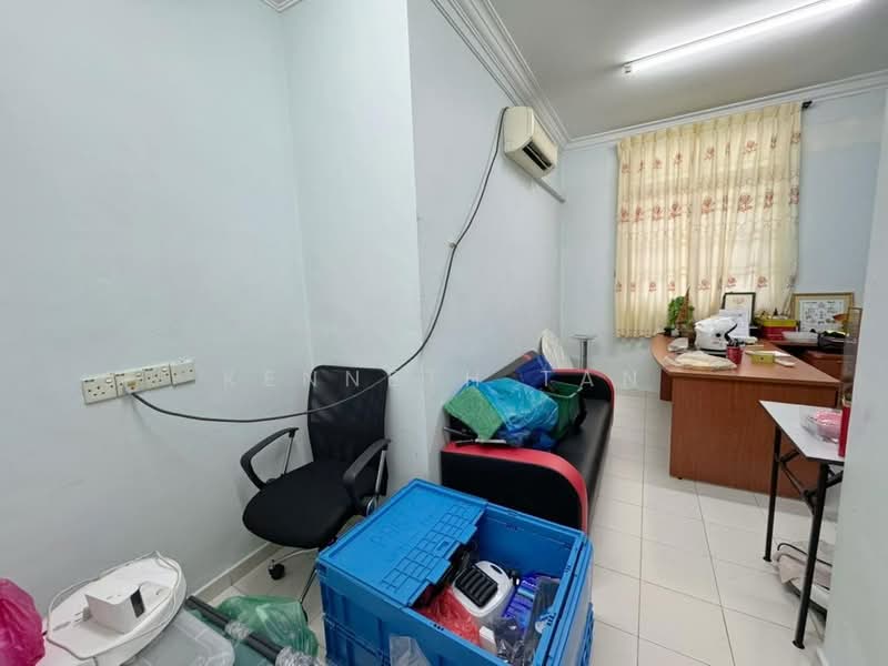 Terraced House for Sale in Taman Puteri Wangsa (Ulu Tiram) - Kenneth Tan - Study - PropertyGuru.com.my
