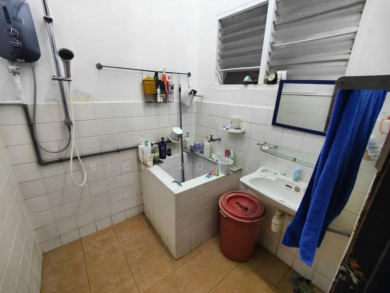 1-storey Terraced House for Sale in Taman Paramount (Petaling Jaya) - Richard Liew - Bathroom - PropertyGuru.com.my