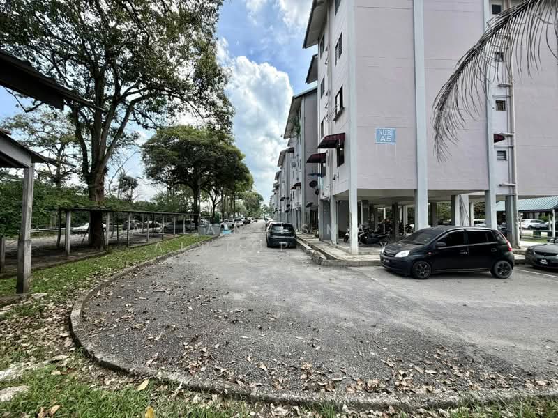 Flat for Sale at Pangsapuri Nuri - Azlan Ismail aiproperty - Exterior - PropertyGuru.com.my