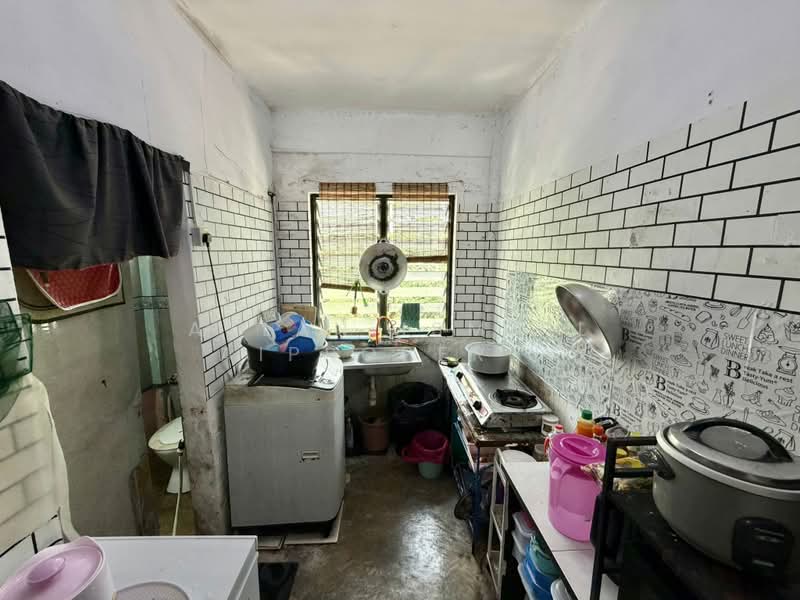 Flat for Sale at Pangsapuri Nuri - Azlan Ismail aiproperty - Kitchen - PropertyGuru.com.my