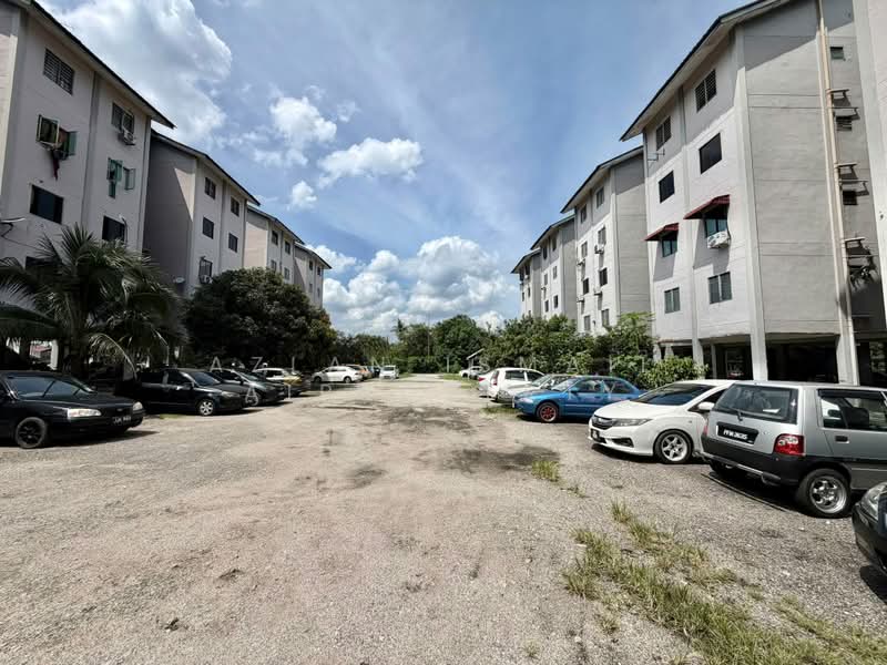 Flat for Sale at Pangsapuri Nuri - Azlan Ismail aiproperty - Exterior - PropertyGuru.com.my
