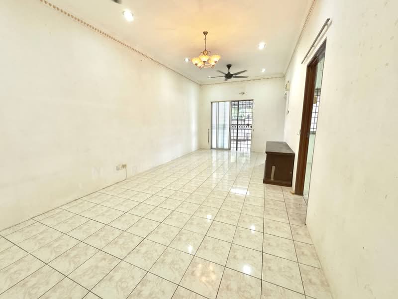 1-storey Terraced House for Sale in Bandar Tasik Kesuma (Beranang) - Nurashekin . - Living Room - PropertyGuru.com.my