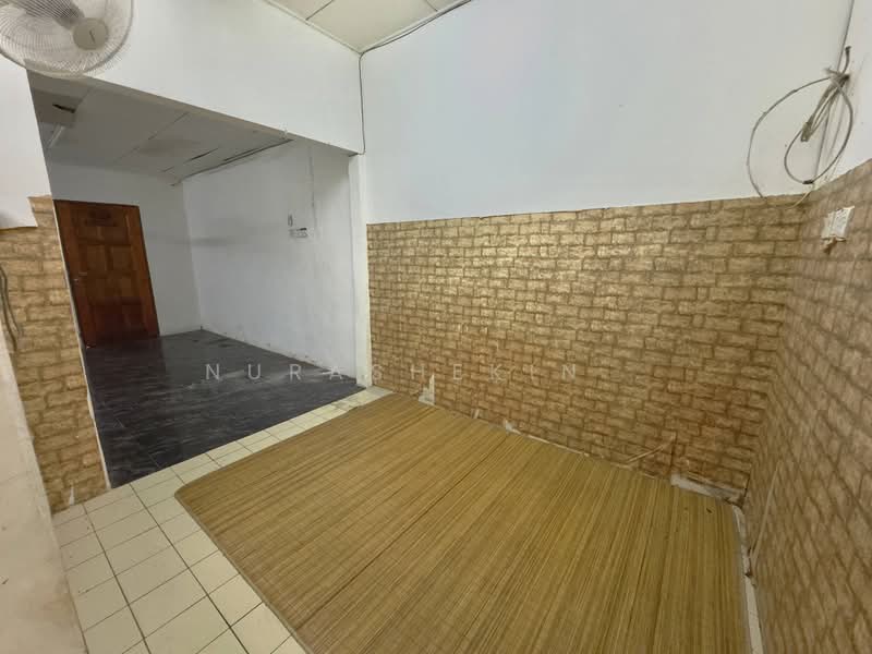 1-storey Terraced House for Sale in Bandar Tasik Kesuma (Beranang) - Nurashekin . - Interior - PropertyGuru.com.my