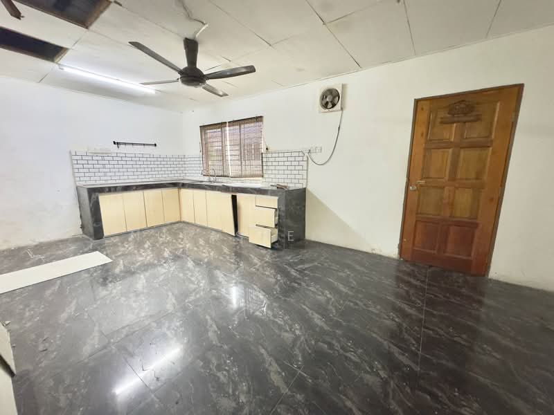 1-storey Terraced House for Sale in Bandar Tasik Kesuma (Beranang) - Nurashekin . - Kitchen - PropertyGuru.com.my