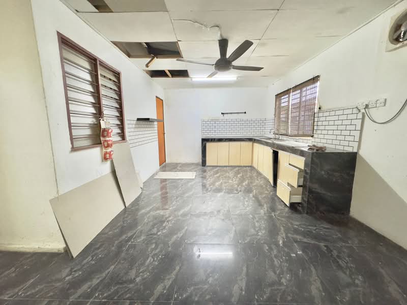 1-storey Terraced House for Sale in Bandar Tasik Kesuma (Beranang) - Nurashekin . - Kitchen - PropertyGuru.com.my